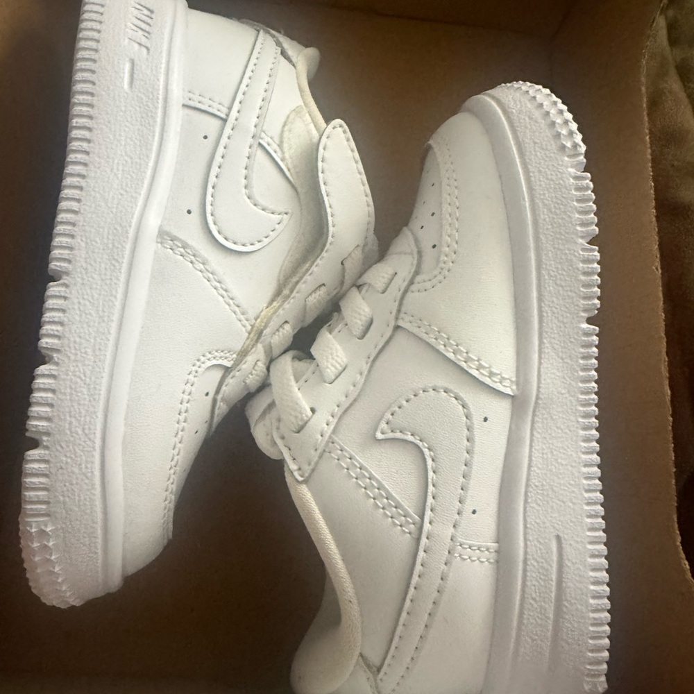 Nike Force 1 Low EasyOn Sneakers